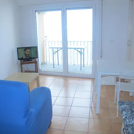 Nines 3b L' Escala